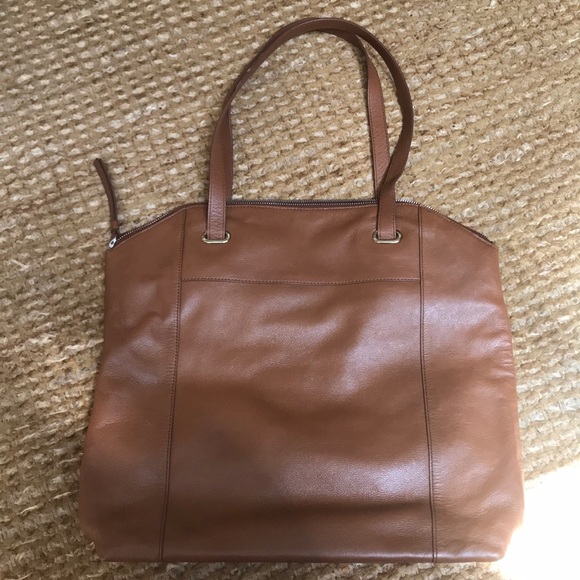 Banana Republic Handbags - Banana Republic Large Leather Shoulder Bag